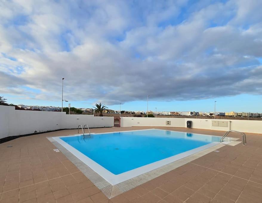 Apartament Sunflower, El Con Piscina En Complejo Residencial